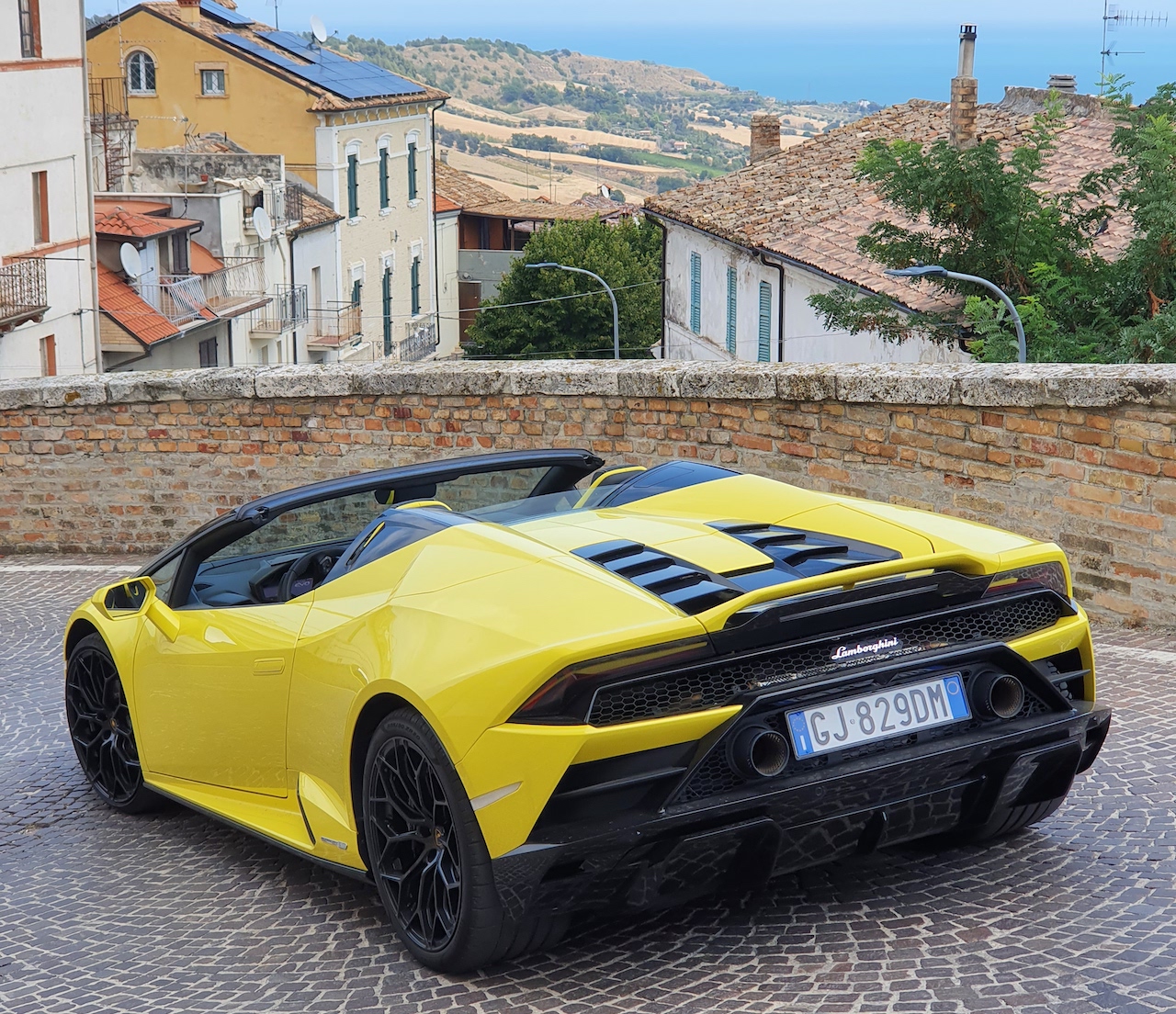 Auto journalist Cindy-Lou Dale tackles some of Italy’s most perilous roads behind the wheel of the Lamborghini Huracan Evo Spyder