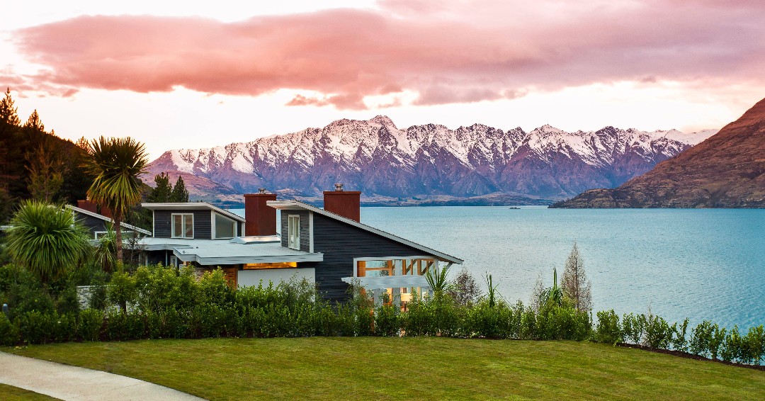 With world-class dining, spectacular scenery, and authentic kiwi hospitality, travelling through New Zealand via its acclaimed luxury lodges is the best way to capture the essence of this remarkable land. Here are some of our favourites.