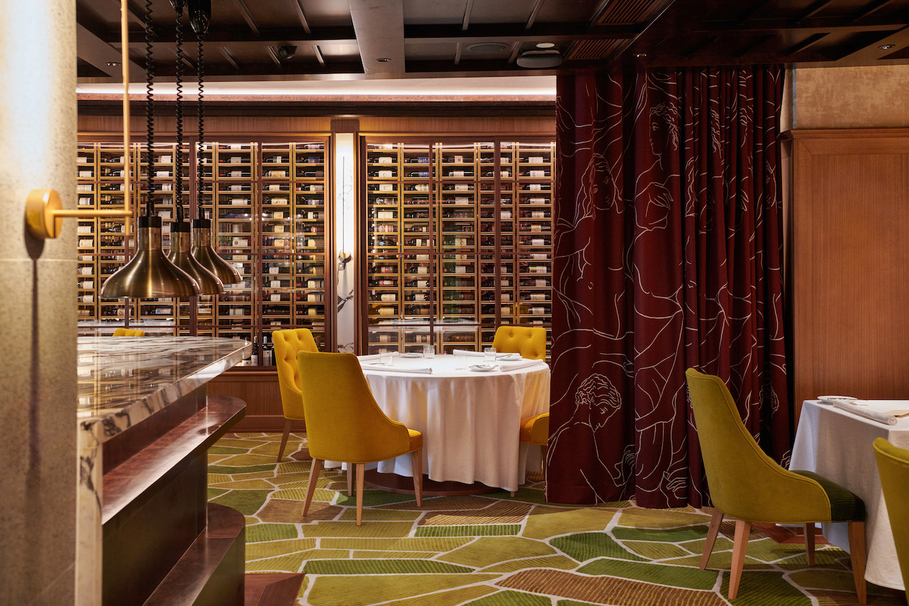 Just when you thought fine dining was dead, Castellana brings new levels of gastronomic elegance to central Hong Kong.