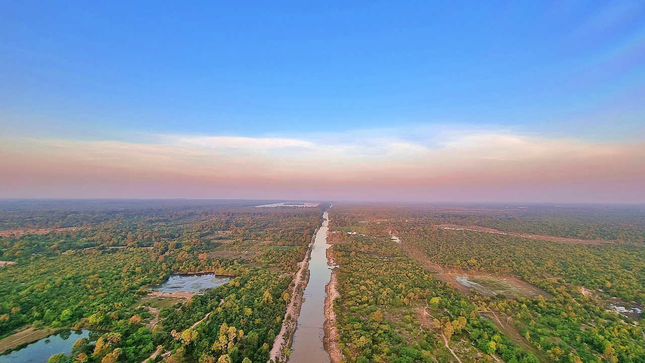 Intrepid travellers can now soar over the temples and countryside of Cambodia with Anantara Angkor Resort’s new hot-air ballooning experience.
