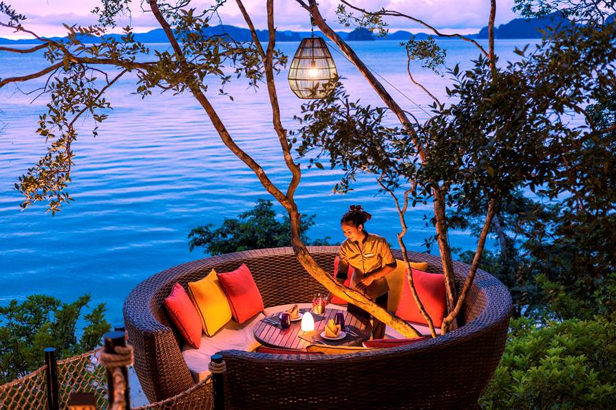 Banyan Tree Krabi has unveiled a new menu for its most iconic dining experience, the Bird's Nest tables. 