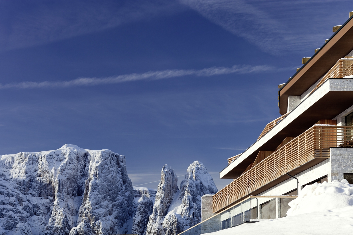 COMO Alpina Dolomites opens its doors on 7 December as a new luxury year-round resort located in Northern Italy’s South Tyrol region. 