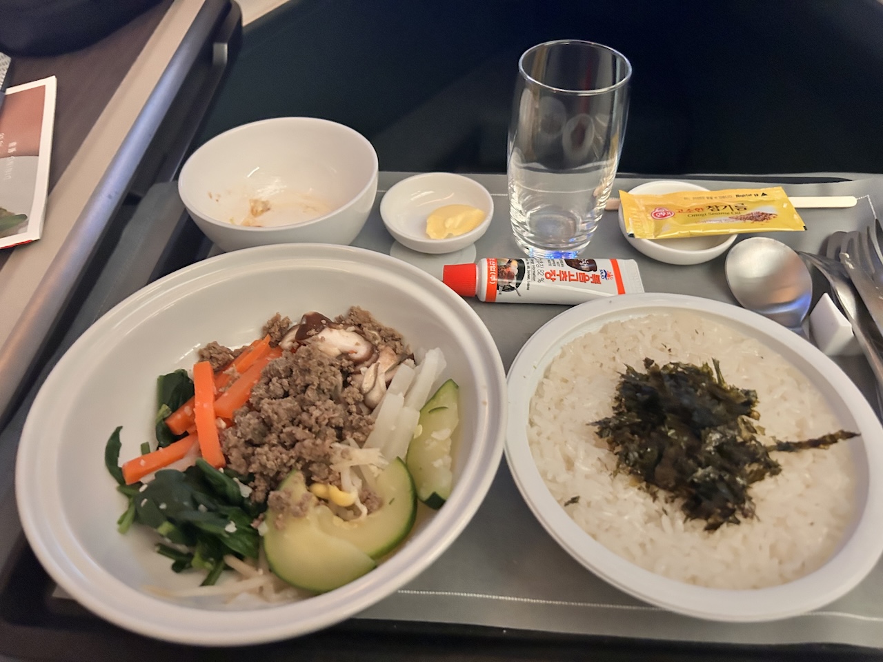 We review Cathay Pacific's A350 long-haul business class on a recent flight between Hong Kong and Seoul.