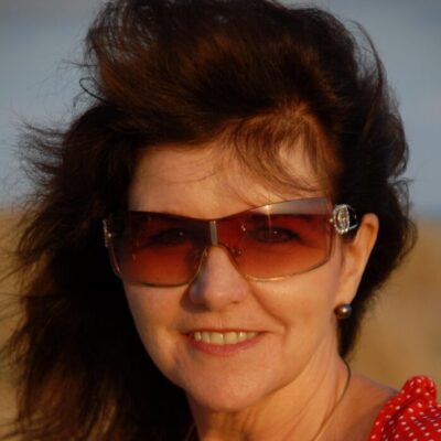 Picture of Nannette Holliday