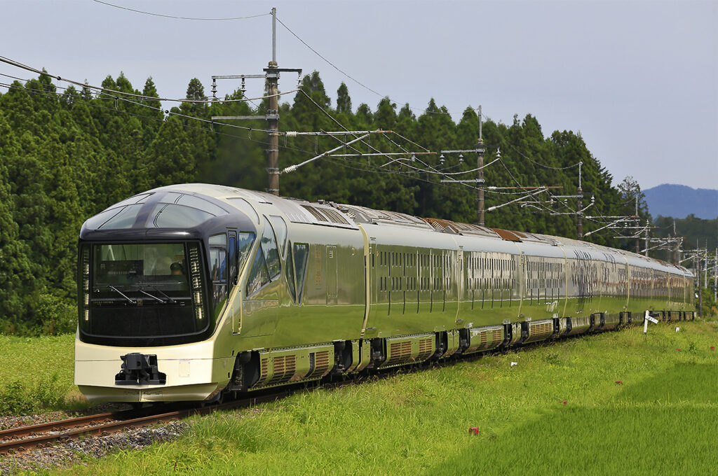 Train Suite Shiki-Shima