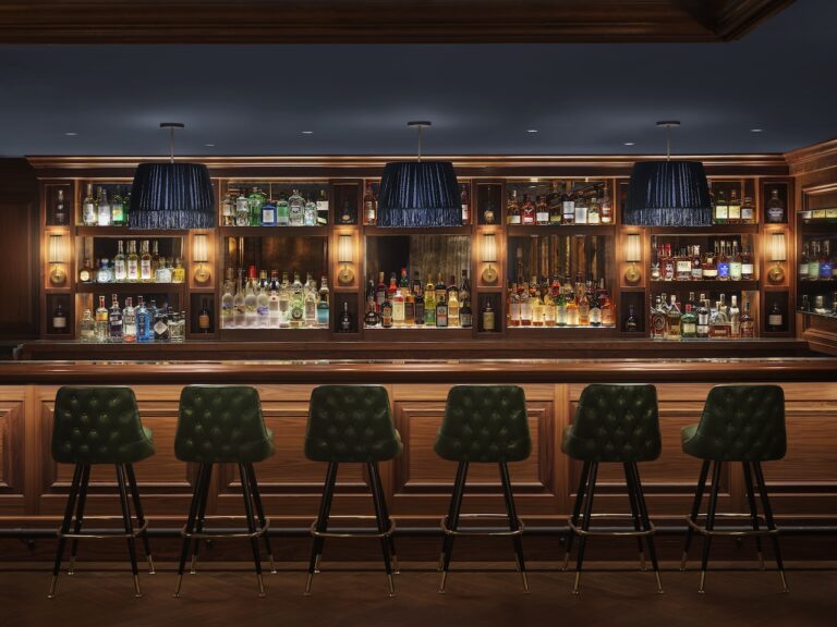 The Street Bar, Newbury Boston Hotel