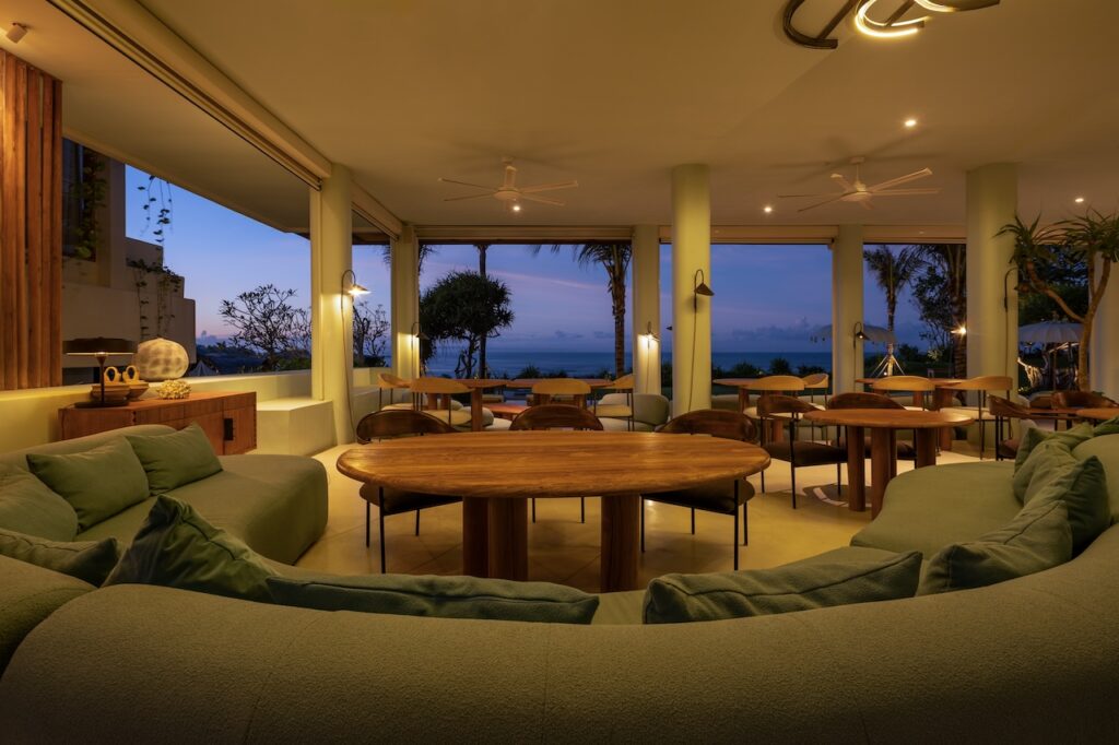 Oshom Bali main room