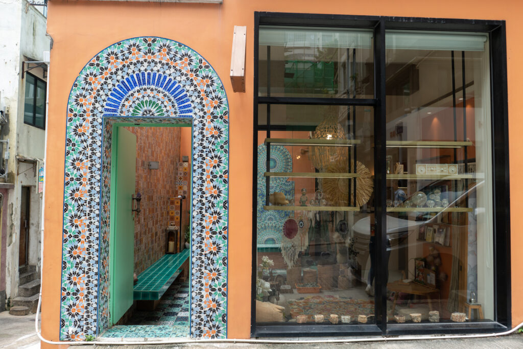 orange faced in Poho