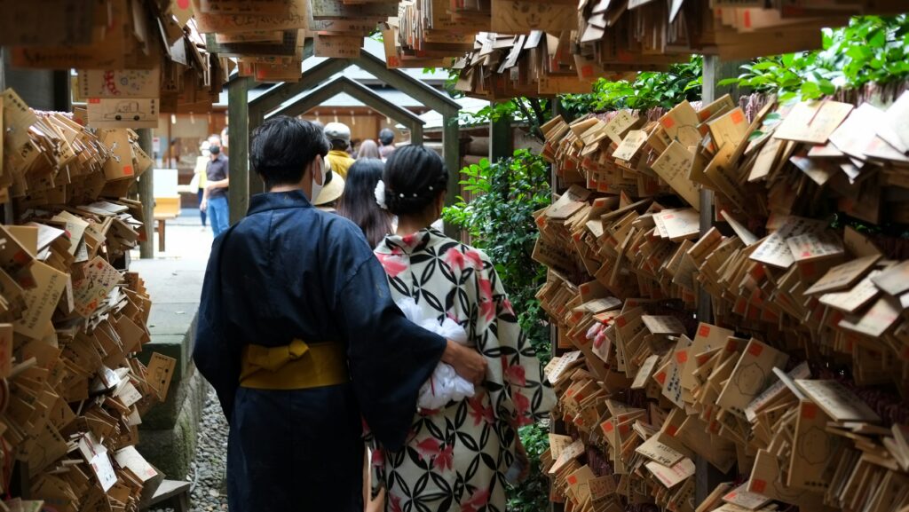 couple at shrine in Kawagoe