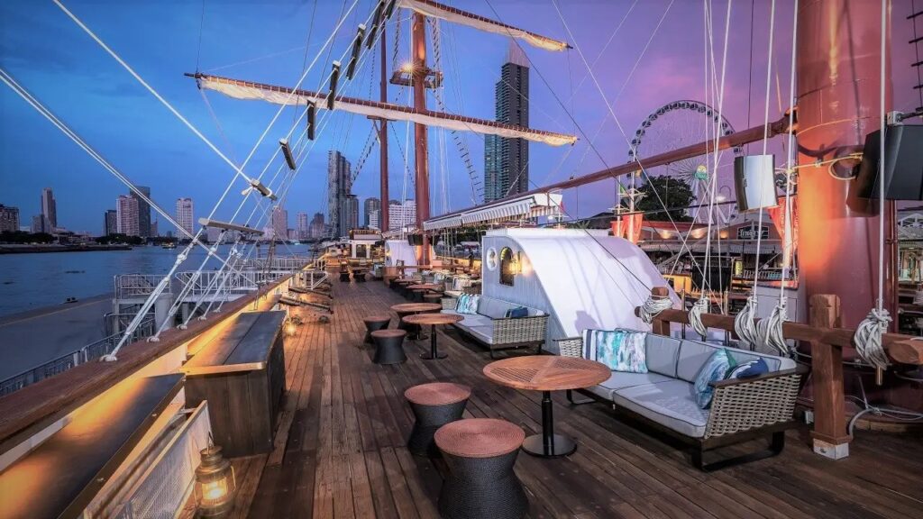 Sirimahannop river cruise deck